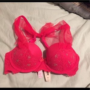 NWT Victoria’s Secret bra with bow detail